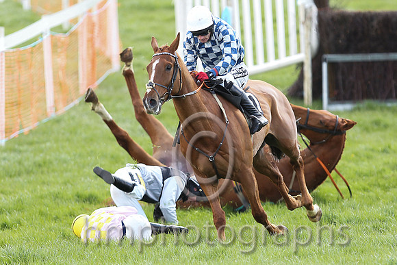 STORM HOME and M J O'Hare ( 11 , PINK  YELLOW CHECK; pink sleeves; yellow cap ) Trainer: Warren Ewing,, Owner : Warren Ewing