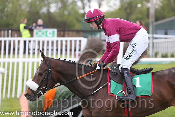 02nd Ultimate Horseman ( 1 , maroon, white star ) and B.J. Cooper - Trainer : Gordon Elliott - Owner : Gigginstown House Stud