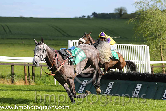 01st Haddington Road ( 7 , yellow, purple sleeves ) and Andrew J. McNamara - Trainer : Mrs D.A.Love - Owner : Ms. Salome M. Brennan