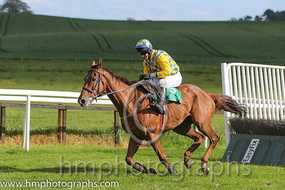 06th Colourful Hawk ( 3 , yellow and blue check ) and T.P. Treacy - Trainer : H. Smyth - Owner : H. Smyth