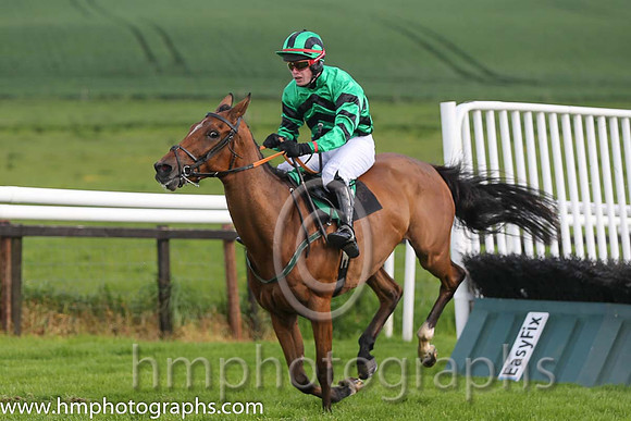 07th Faithless ( 6 , green and black chevrons ) and S.E. Butler (5) - Trainer : Lorcan Joseph Donnelly - Owner : Lorcan Joseph Donnelly