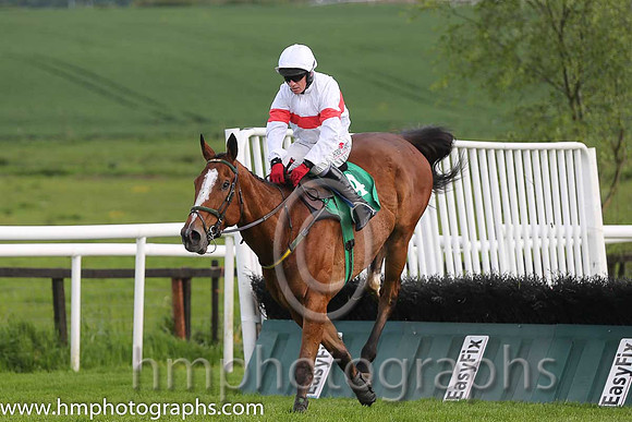 09th Dan Bogan ( 4 , white, red hoop ) and P. Carberry - Trainer : Noel Meade - Owner : Noel Meade