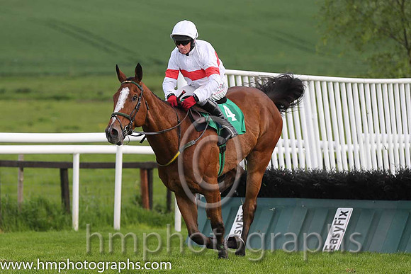09th Dan Bogan ( 4 , white, red hoop ) and P. Carberry - Trainer : Noel Meade - Owner : Noel Meade