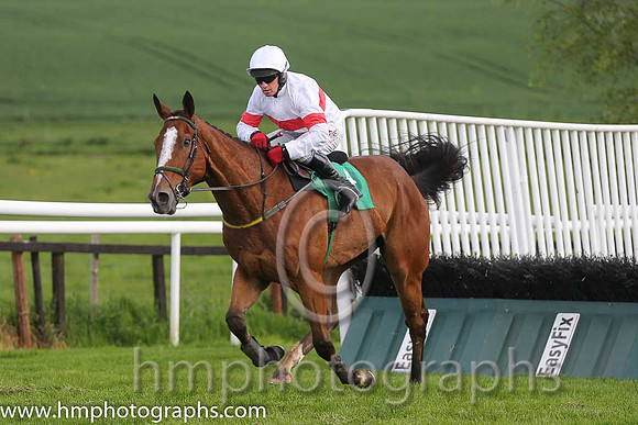 09th Dan Bogan ( 4 , white, red hoop ) and P. Carberry - Trainer : Noel Meade - Owner : Noel Meade