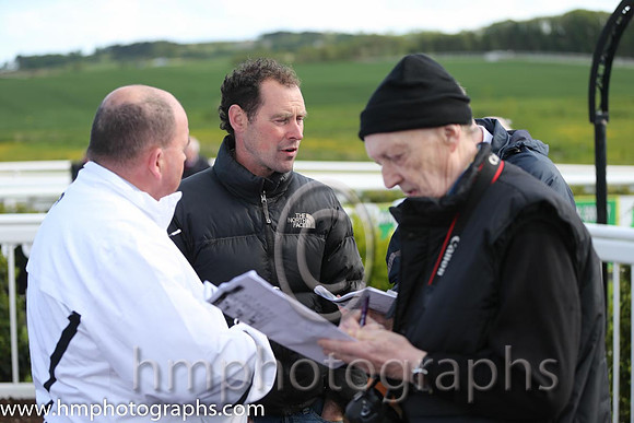 01st Haddington Road ( 7 , yellow, purple sleeves ) and Andrew J. McNamara - Trainer : Mrs D.A.Love - Owner : Ms. Salome M. Brennan