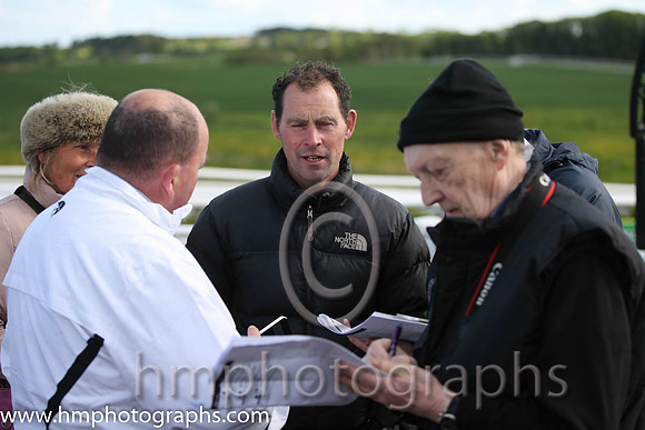 01st Haddington Road ( 7 , yellow, purple sleeves ) and Andrew J. McNamara - Trainer : Mrs D.A.Love - Owner : Ms. Salome M. Brennan