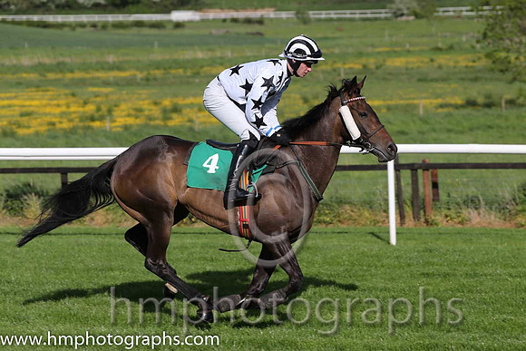 05th Binowagh Bay ( 4 , white, blue stars ) and D.J. Mullins (5) - Trainer : Brian M. McMahon - Owner : Michael Feeney