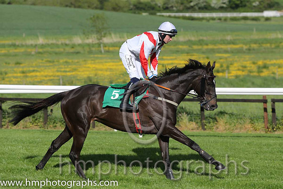06th Bye Bye O Bye ( 5 , white, red chevron ) and M.A. Enright - Trainer : Muredach Kelly - Owner : D. Grealish