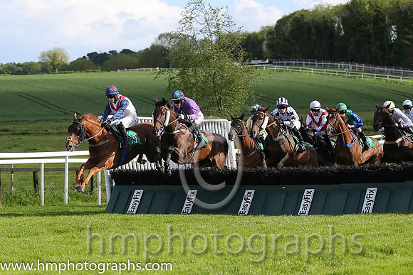 04th Udo's Choice ( 11 , red, grey stars ) and K.C. Sexton - Trainer : P.J. Rothwell - Owner : Oliver Barden