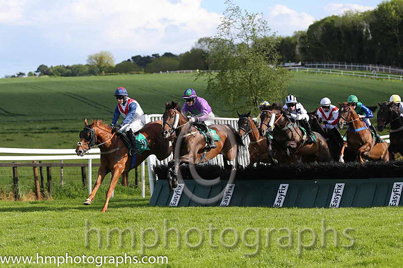 04th Udo's Choice ( 11 , red, grey stars ) and K.C. Sexton - Trainer : P.J. Rothwell - Owner : Oliver Barden