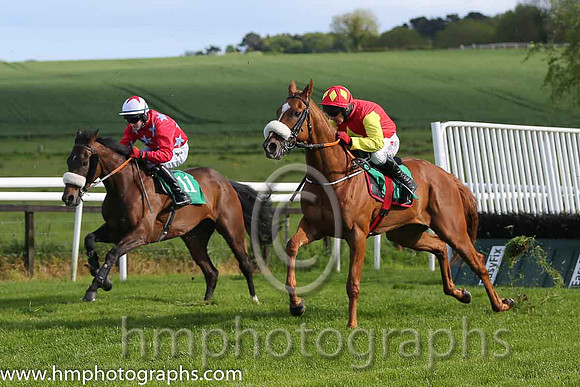 01st Be Seeing You (GB) ( 6 , red, yellow diamond ) and P. Carberry - Trainer : Gordon Elliott - Owner : Call It What You LikeSyndicate