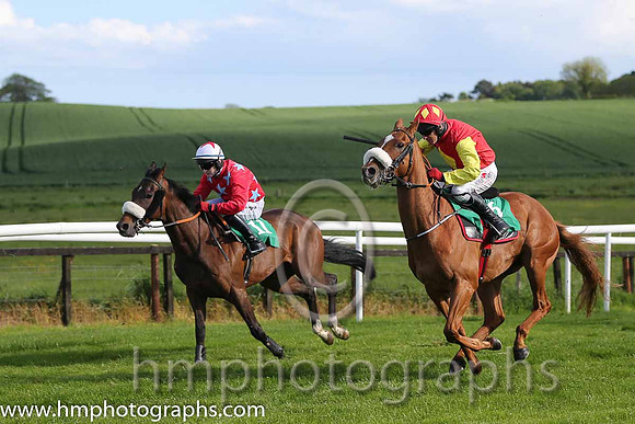 04th Udo's Choice ( 11 , red, grey stars ) and K.C. Sexton - Trainer : P.J. Rothwell - Owner : Oliver Barden