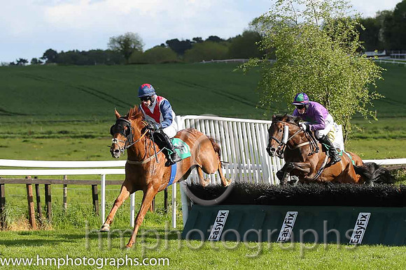 11th Trainspotting (GB) ( 10 , white, red chevron ) and A. Ring (5) - Trainer : Michael G. Cleary - Owner : Kilcock Racing Won Syndicate