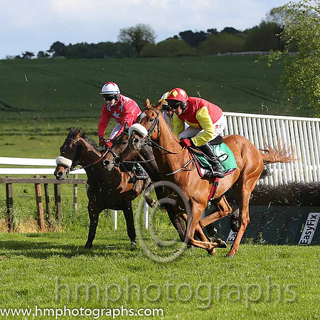 01st Be Seeing You (GB) ( 6 , red, yellow diamond ) and P. Carberry - Trainer : Gordon Elliott - Owner : Call It What You LikeSyndicate