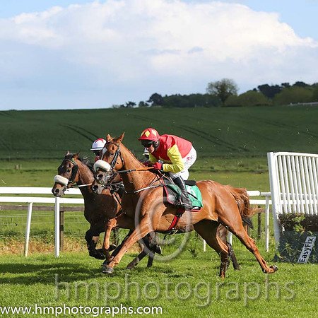 01st Be Seeing You (GB) ( 6 , red, yellow diamond ) and P. Carberry - Trainer : Gordon Elliott - Owner : Call It What You LikeSyndicate