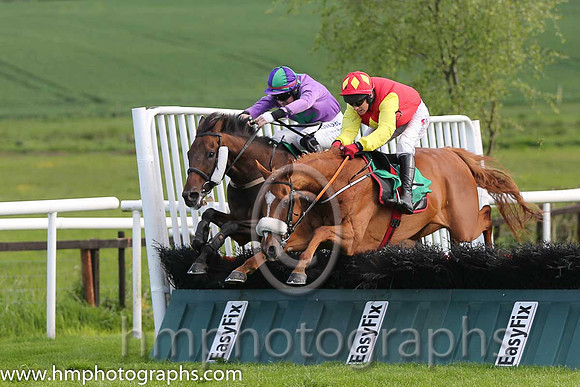 01st Be Seeing You (GB) ( 6 , red, yellow diamond ) and P. Carberry - Trainer : Gordon Elliott - Owner : Call It What You LikeSyndicate