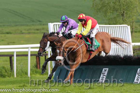 03rd Halls Bridge ( 3 , purple, green cross ) and G.N. Fox (3) - Trainer : Shane Kieran Ryder - Owner : Denis Hannon