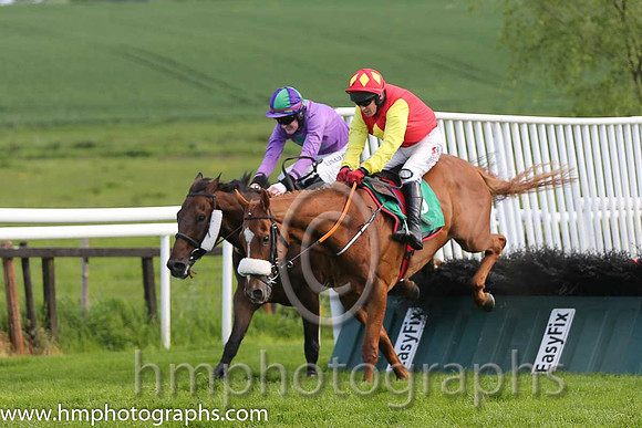 01st Be Seeing You (GB) ( 6 , red, yellow diamond ) and P. Carberry - Trainer : Gordon Elliott - Owner : Call It What You LikeSyndicate