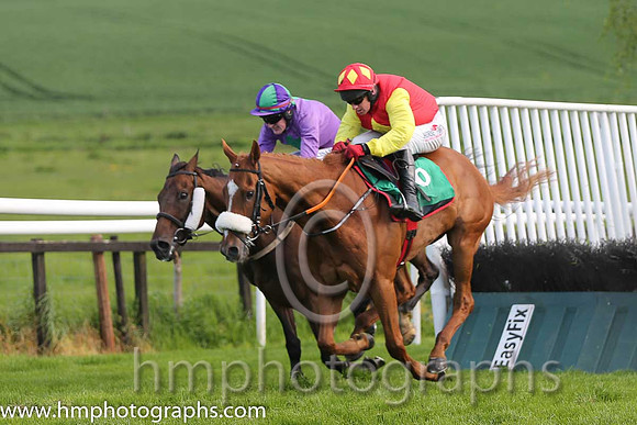 01st Be Seeing You (GB) ( 6 , red, yellow diamond ) and P. Carberry - Trainer : Gordon Elliott - Owner : Call It What You LikeSyndicate