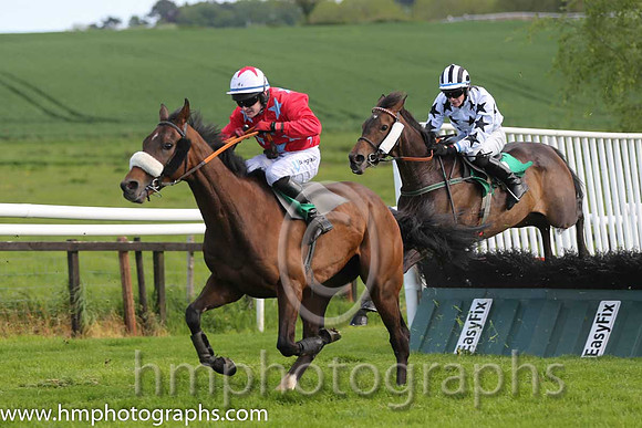 04th Udo's Choice ( 11 , red, grey stars ) and K.C. Sexton - Trainer : P.J. Rothwell - Owner : Oliver Barden