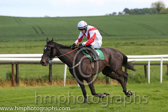 06th Bye Bye O Bye ( 5 , white, red chevron ) and M.A. Enright - Trainer : Muredach Kelly - Owner : D. Grealish