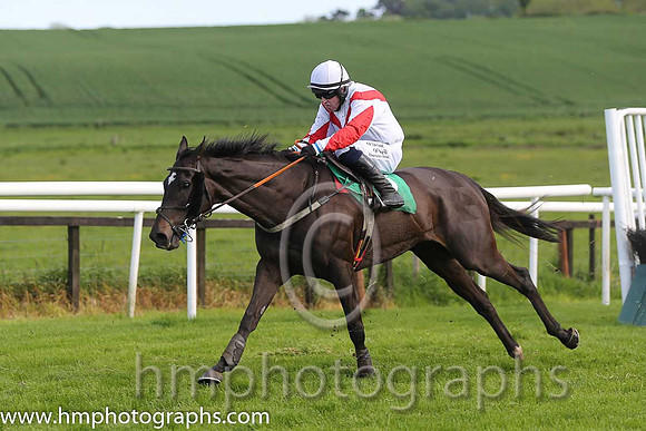06th Bye Bye O Bye ( 5 , white, red chevron ) and M.A. Enright - Trainer : Muredach Kelly - Owner : D. Grealish