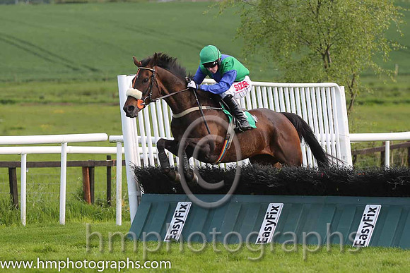 07th Ordinary Man ( 1 , green, blue stripe ) and J.J. Burke - Trainer : W.J. Burke - Owner : Simply The Best Syndicate