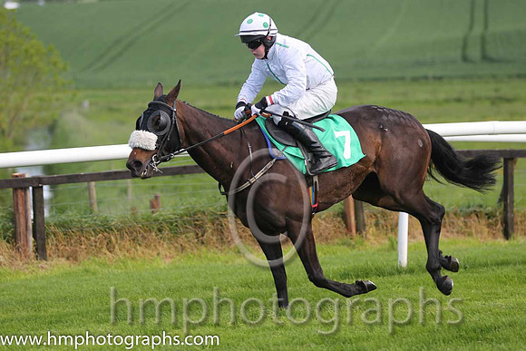 09th Desert Roe ( 7 , white, green seams ) and L.P. Dempsey (3) - Trainer : J.R. Barry - Owner : D. Gray