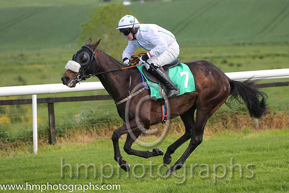 09th Desert Roe ( 7 , white, green seams ) and L.P. Dempsey (3) - Trainer : J.R. Barry - Owner : D. Gray