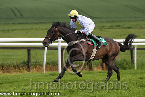 10th News For Pascal ( 2 , white, yellow stripe ) and C.D. Maxwell (3) - Trainer : Stephen Francis Magee - Owner : Cathal M. McGovern