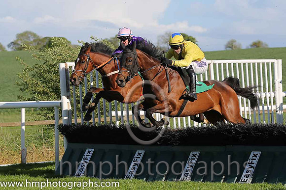 04th Lilly The Lioness ( 5 , yellow, black diamond ) and B.T. O'Connell - Trainer : Garrett James Power - Owner : P.McCarthy