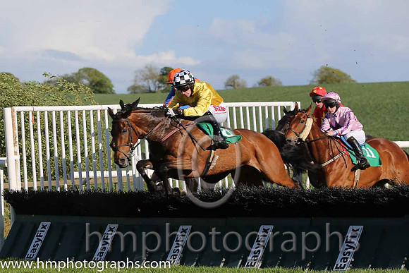 07th Sue And Isi ( 8 , yellow ) and J.J. Burke - Trainer : J.J.Lambe - Owner : Patrick J. McKenna