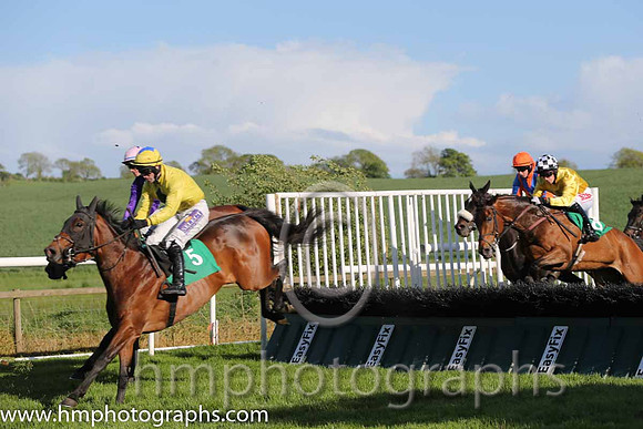 04th Lilly The Lioness ( 5 , yellow, black diamond ) and B.T. O'Connell - Trainer : Garrett James Power - Owner : P.McCarthy