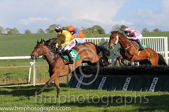 07th Sue And Isi ( 8 , yellow ) and J.J. Burke - Trainer : J.J.Lambe - Owner : Patrick J. McKenna