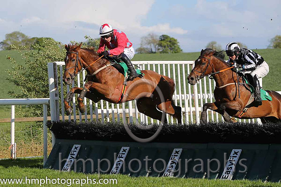 09th Allthedollars ( 9 , red, grey stars ) and M.A. Enright - Trainer : P.J. Rothwell - Owner : Oliver Barden