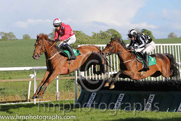 09th Allthedollars ( 9 , red, grey stars ) and M.A. Enright - Trainer : P.J. Rothwell - Owner : Oliver Barden