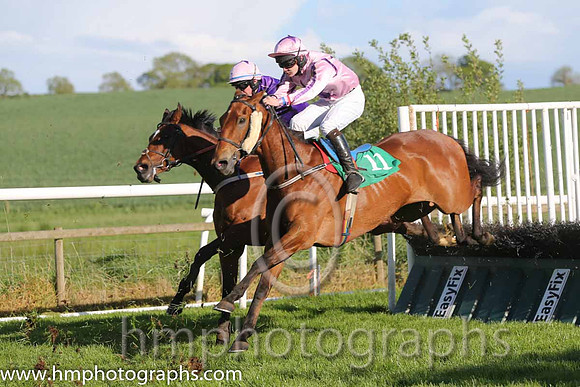 05th Percys Choice ( 11 , pink, purple star ) and C.J. McGovern (7) - Trainer : Anthony McCann - Owner : Anthony McCann