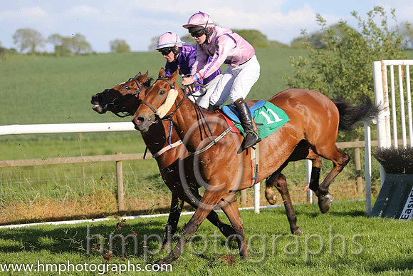 05th Percys Choice ( 11 , pink, purple star ) and C.J. McGovern (7) - Trainer : Anthony McCann - Owner : Anthony McCann