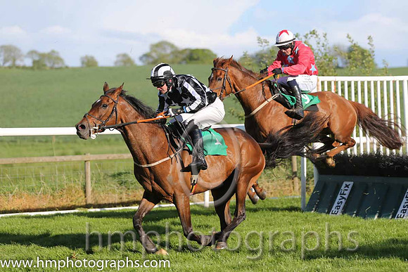 09th Allthedollars ( 9 , red, grey stars ) and M.A. Enright - Trainer : P.J. Rothwell - Owner : Oliver Barden