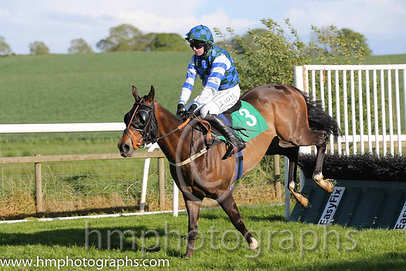 10th Ashjar (FR) ( 3 , blue and black check ) and N.P. Madden - Trainer : C.A.McBratney - Owner : T.I Lindsay