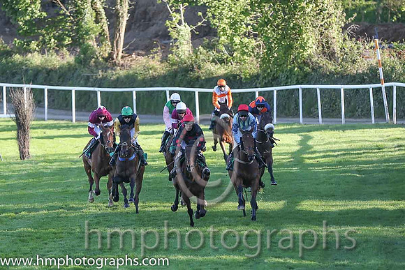 03rd The Cub ( 7 , green and blue stripes ) and A.E. Lynch - Trainer : Thomas O'Neill - Owner : Party Boys Syndicate