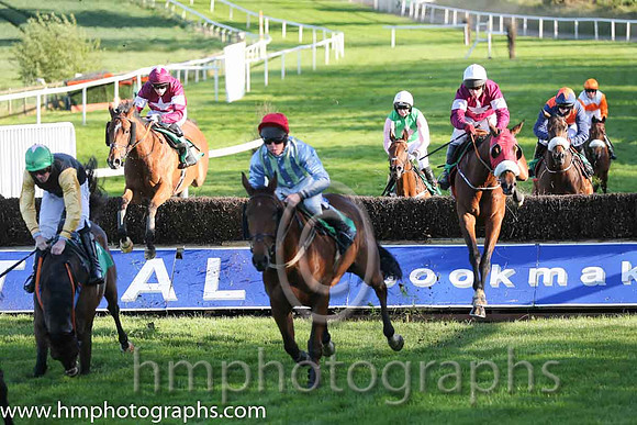 08th PU Shantou Flyer ( 9 , black, yellow sleeves ) and B. O'Neill (3) - Trainer : Colin Bowe - Owner : S.O'Neill