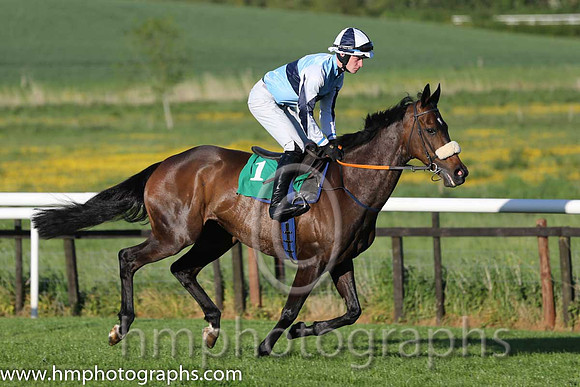 08th Illtakeitfromhere ( 1 , light blue, blue hoop ) and D.J. Mullins (5) - Trainer : Paul Nolan - Owner : Philip Byrne