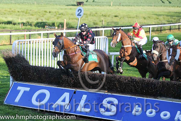05th Duroob and Luike dempsey (10m black, red spots) Tariner : Anthony McCann, Owner : Miss Rita Shah