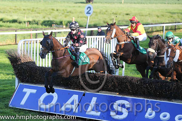 05th Duroob and Luike dempsey (10m black, red spots) Tariner : Anthony McCann, Owner : Miss Rita Shah