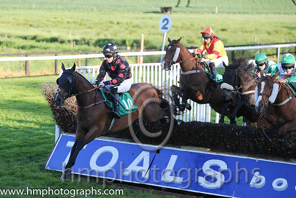 05th Duroob and Luike dempsey (10m black, red spots) Tariner : Anthony McCann, Owner : Miss Rita Shah