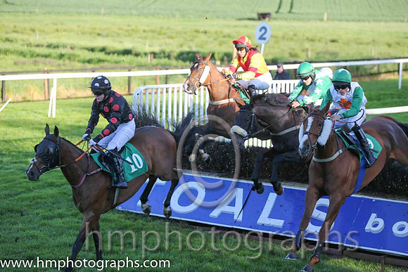 10th Deputy Consort (USA) ( 5 , yellow, red cross belts ) and K. Ferris (7) - Trainer : R. K. Watson - Owner : T.B. Ferris