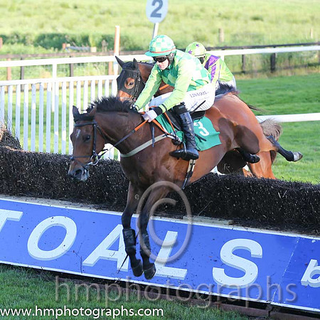 09th Fiery Oscar ( 3 , green and light green check ) and G.N. Fox (3) - Trainer : Rodger Sweeney - Owner : Patrick Convery