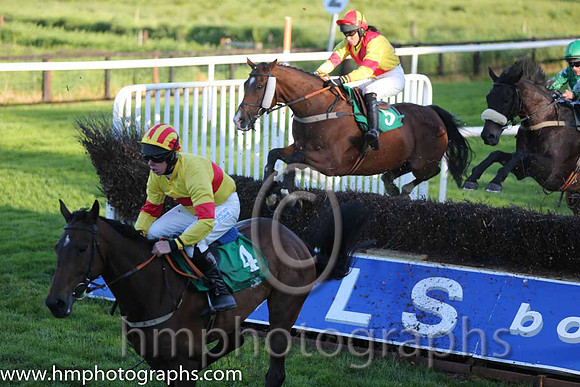 10th Deputy Consort (USA) ( 5 , yellow, red cross belts ) and K. Ferris (7) - Trainer : R. K. Watson - Owner : T.B. Ferris