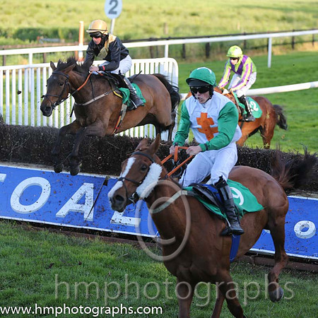 06th Waltz Legend ( 7 , black , yellow sash ) and C.D. Maxwell (3) - Trainer : Liam Lennon - Owner : Niall Delany
